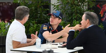 Foto zur News: Christian Horner, Max Verstappen und Raymond Vermeulen