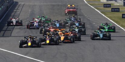 Foto zur News: Die Startphase beim Formel-1-Rennen in Japan 2024 auf dem Suzuka Circuit