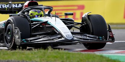 Foto zur News: Lewis Hamilton im Mercedes W15 beim Formel-1-Rennen in Japan 2024