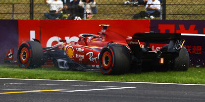 Foto zur News: Carlos Sainz (Ferrari SF-24) verunfallt im Qualifying zum Formel-1-Rennen in China 2024