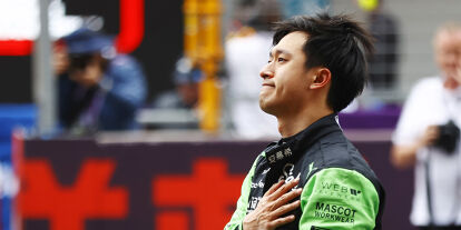 Foto zur News: Guanyu Zhou (Sauber) nach dem Formel-1-Rennen in China 2024