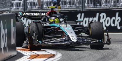 Foto zur News: Lewis Hamilton schlängelt sich durch die Mauern in Miami