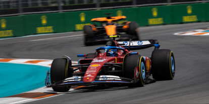 Foto zur News: Carlos Sainz (Ferrari) vor Oscar Piastri (McLaren) beim Formel-1-Rennen in Miami 2024