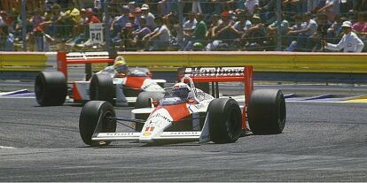 Foto zur News: Alain Prost vor Ayrton Senna