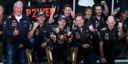 Foto zur News: Jubel beim Red-Bull-Team