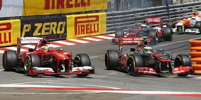Foto zur News: Sergio Perez, Fernando Alonso
