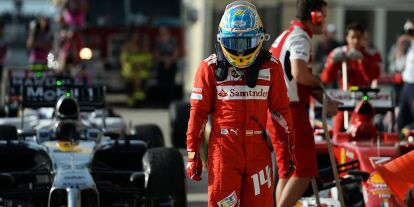 Foto zur News: Fernando Alonso, Ferrari, McLaren