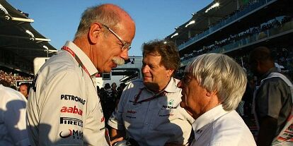 Foto zur News: Dieter Zetsche, Norbert Haug und Bernie Ecclestone