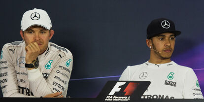 Foto zur News: Nico Rosberg, Lewis Hamilton, Sebastian Vettel