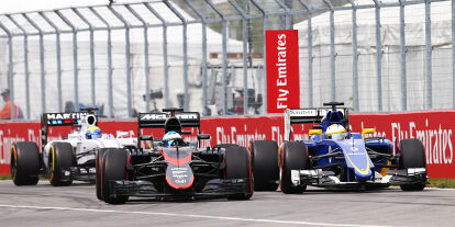 Foto zur News: Fernando Alonso, Marcus Ericsson