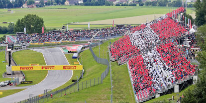 Foto zur News: 55.000 Zuschauer bei der Formel 1 in Österreich 2015