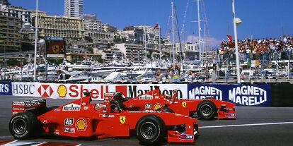 Foto zur News: Eddie Irvine und Michael Schumacher in Monte Carlo 1999