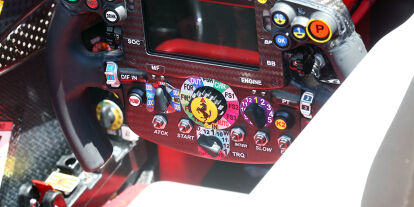 Foto zur News: Lenkrad im Ferrari SF16-H