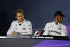 Foto zur News: Fahrerbriefing in Baku: Rosberg stellt Hamilton bloß