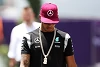 Foto zur News: Lewis Hamilton trinkt Kaffee: Miese Laune nach miesem Quali