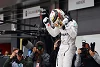 Foto zur News: Hamilton am (Track-)Limit: Silverstone-Pole in letzter