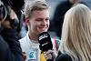 Foto zur News: Formel-1-Premiere: Mick Schumacher als Mercedes-Boxengast