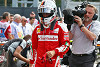Foto zur News: Sebastian Vettel lacht und weint: Vorteil in der letzten