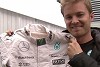 Foto zur News: Nico Rosberg spendet Rennanzug und Handschuhe für guten