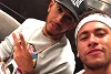 Foto zur News: Lewis Hamilton feiert historischen Barcelona-Sieg mit Neymar