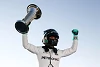 Foto zur News: Nico Rosberg gesteht: WM-Pokal mit Delle abgegeben