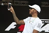 Foto zur News: Drei Jahre zu spät: Hamilton mit bizarrem Formel-E-Post