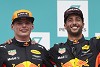 Foto zur News: Daniel Ricciardo von Max Verstappen unter Druck gesetzt