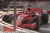 Foto zur News: Peinlicher Unfall von Sebastian Vettel bei Mailand-Showrun