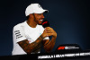 Foto zur News: Journalist &quot;Fernando Alonso&quot; bringt Lewis Hamilton zum