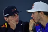 Foto zur News: Zum Brüllen: Wie Verstappen Gasly auf den Arm genommen hat