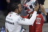 Foto zur News: Lewis Hamilton akzeptiert Charles Leclerc im Kreis der