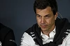 Foto zur News: V12 für Dinosaurier: Toto Wolff widerspricht Hamilton-Wunsch