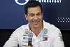 Foto zur News: &quot;Wollen auch spannende Rennen&quot;: Toto Wolff entschuldigt sich