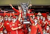 Foto zur News: Sonderpokal für Sebastian Vettel zum Ferrari-Abschied!