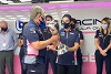Foto zur News: Bewegendes Video: Racing Point schenkt Sergio Perez seinen