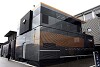 Foto zur News: Vier statt sechs LKWs: McLaren präsentiert neues Engineering