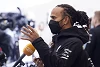 Foto zur News: Der Freitag im Re-Live: Lewis Hamilton droht