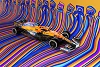 Foto zur News: Sonderlackierung in Abu Dhabi: Der McLaren MCL35M wird zum