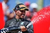 Foto zur News: Lewis Hamilton liegt am Boden: Ohne Trinkflasche auf P2