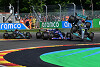 Foto zur News: Lewis Hamiltons Unfall mit Fernando Alonso in Spa: Aufprall