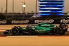 Foto zur News: Alonso #AND# Aston überraschen bei Formel-1-Testauftakt in