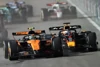 Foto zur News: "So deckt man die Innenseite ab": Verstappen und Norris...