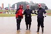 Foto zur News: Stand the rain: Britische Fans trotzen dem Wetter
