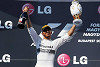 Foto zur News: Mercedes bejubelt heißen Sieg von Hamilton