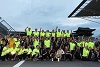 Foto zur News: Red Bull: Vettel triumphiert - Webbers Auto brennt