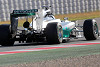 Foto zur News: Vormittag in Barcelona: Mercedes-Auspuff spaltet die Formel