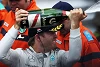 Foto zur News: Rosberg tröstet Hamilton: &quot;Schlimmer Moment seiner Karriere&quot;