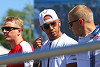 Foto zur News: Lewis Hamilton verpatzt Schweigeminute für Justin Wilson