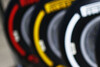 Foto zur News: Pirelli gibt Reifenwahl für Bahrain und China bekannt