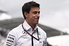 Foto zur News: Highlights des Tages: Toto Wolff wird zum Superman